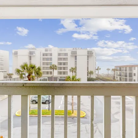 Ocean-view Townhome With Balcony & W/D - Walk to Beach - Dog-friendly