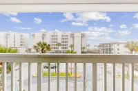 Ocean-view Townhome With Balcony & W/D - Walk to Beach - Dog-friendly