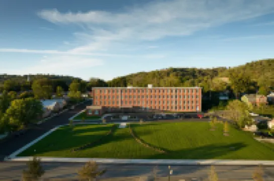 麥迪遜萬楓飯店及套房歷史悠久的鷹棉紡廠 住宿飯店