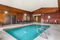 Comfort Inn & Suites Greeley - Kolam Renang