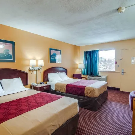 Econo Lodge Near Bluefield College