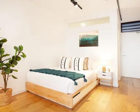 Stylish Studio with Balcony near Darling Square Hotels in Ultimo