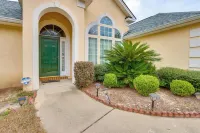 11 Mi to Savannah! Suburban Home w/ Spacious Yard - Homestays