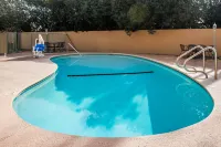 Super 8 by Wyndham Visalia - Pools