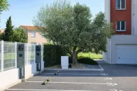 キリヤード ペルピニャン シュード - 駐車場