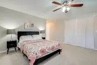 Relax Poolside Central Group Getaway in Mesa! - 3 estrellas