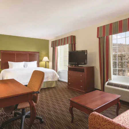 Hampton Inn & Suites Greenfield