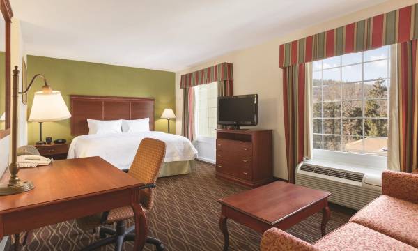 Hampton Inn & Suites Greenfield