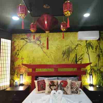 Asian Zen with Jacuzzi, Kitchenette, Near Victoria Sq Rooms
