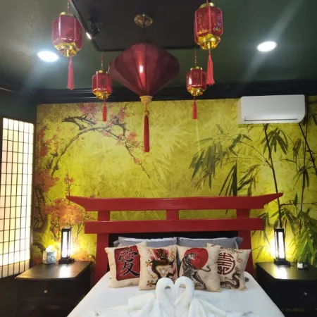 Asian Zen with Jacuzzi, Kitchenette, Near Victoria Sq