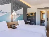 One Ciudad Juarez Alameda Iglesias Hotels near Plaza de la Mexicanidad
