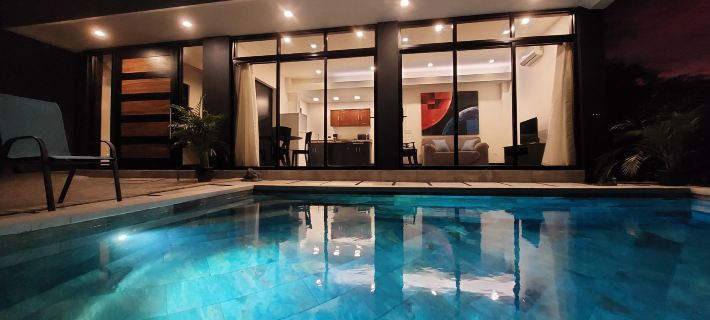 Ocean  View  House, Modern, Elegant with Pool Hotele w: Sardinal