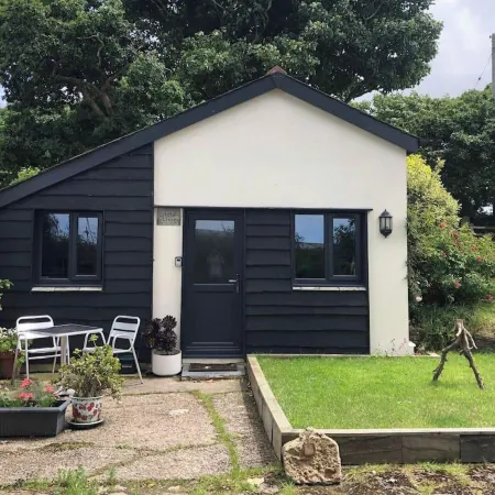 Little Linney - Sleeps 2 - Garden - Parking - Wifi
