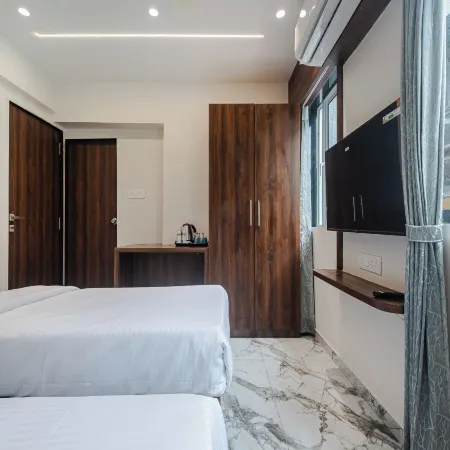 HOTEL GOLDEN DAWN