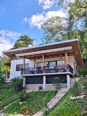 Manzu House Near Playa Guiones, Nosara Hotel di 