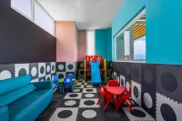 5th-floor apt Near the Ocean With Infinity Rooftop Pool, Balcony, Washer/dryer