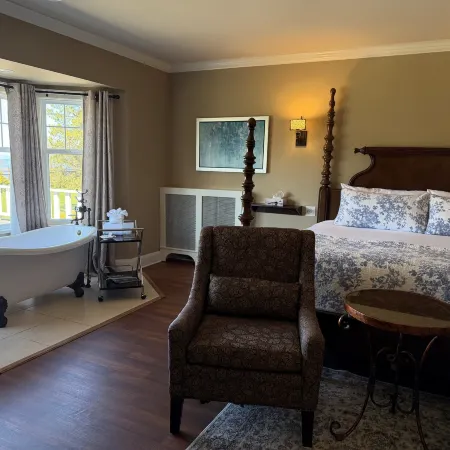 Crown Mansion Boutique Hotel & Villas