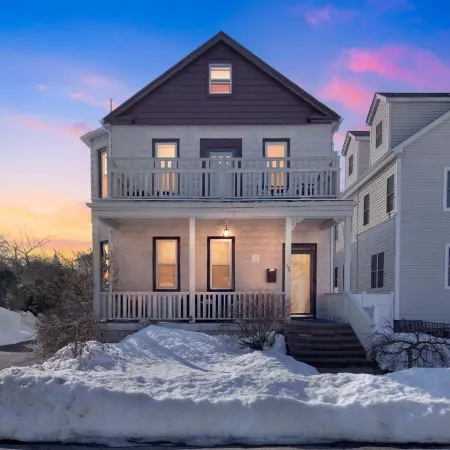 Cozy Pleasantville Retreat Unit 2 2 Bedroom Apts