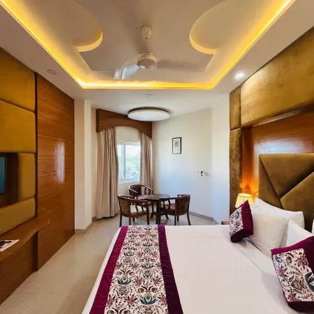 Hotel Anand International