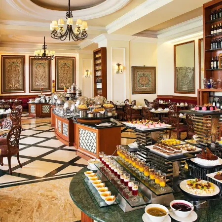 Eros Hotel New Delhi by IHG Отели рядом с достопримечательностью «Стадион «Тхягарай»»