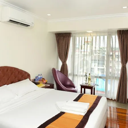 Hotel Bond