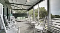 1111 Middle Street by Avantstay Charming Historic Cottage Featured in "dear John" Movie Beach Access