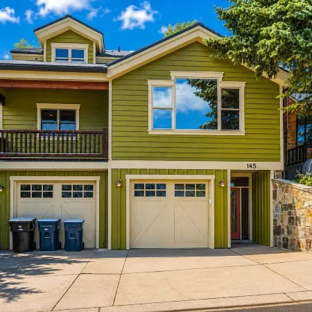 Upper Woodside Luxury 3 Bedroom Home