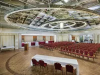 Mercure Szekesfehervar Magyar Kiraly - parking