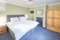Host Stay Holmedene
