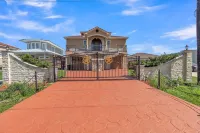 Charming 2 Story Retreat 2 Bedroom Home by RedAwning