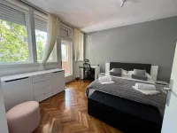 Large 3BR apartment in the center & sand beach 5BD - 3-Star