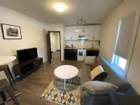 Lovely 1 Bedroom Condo Free Parking and Balcony - Apartments
