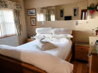 Little Red Rooster Rest and Spa