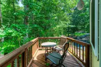 Spacious Lake Lodge With a Private Dock, Wraparound Decks & Foosball - 3-Sterne