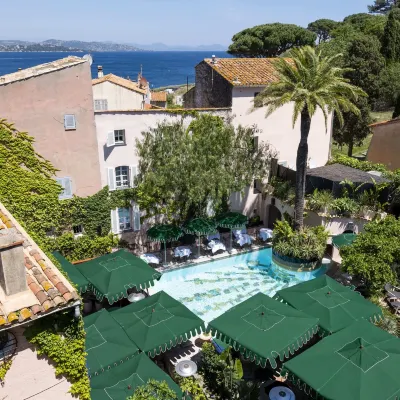 Hôtel le Y Hotels near Old Town