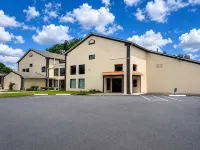 COUNTRY HOST INN - Inns