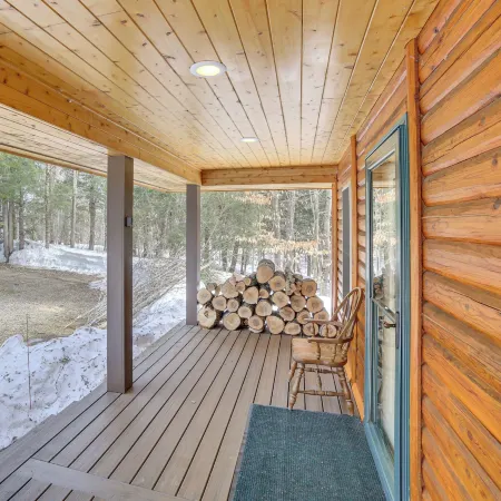 1/4 Mi to Hiawatha Forest Trails! Outdoor Retreat