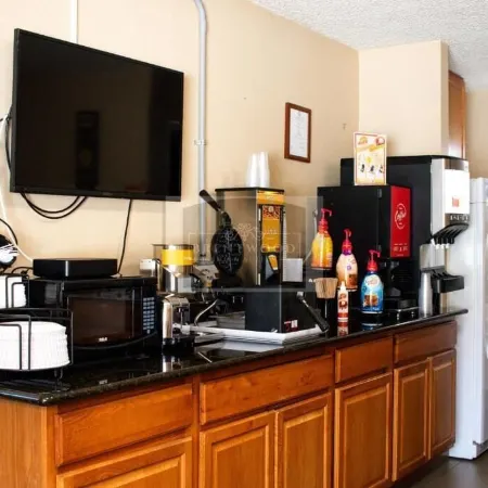 Brentwood Inn & Suites - Lynchburg