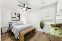 Modern 1BD Condo - Downtown Walkable to F&M Bank Arena - 4-Star