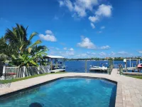 The Dolphin Inn with Views of Tampa Bay & Marina - Pools