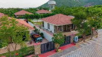 Alaya Stays MS Valley Groves 2BHK Villa - Pools
