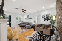 The Glow-up House Pool Spa Glam Room - Boutique