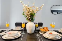 Etihad & Co-op Live | 3-Bed | Free Parking - Homestays