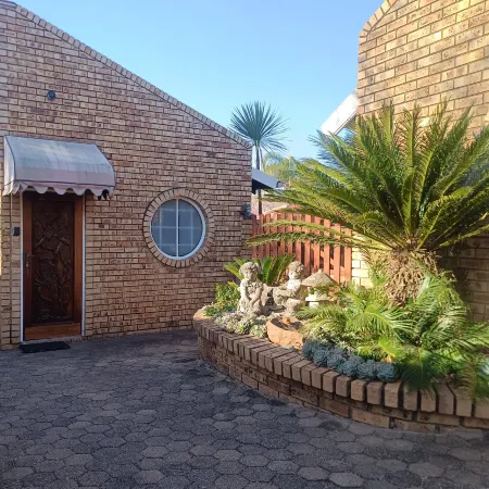 Private Retreat, Sleeps 2, Perfect for Work & Play