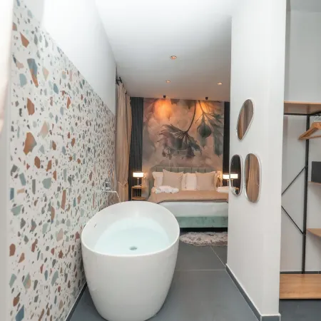 Noah Gate Hotel & Suites