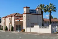 Travelodge by Wyndham Redding CA - Motels