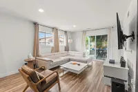 Stunning Oasis with Pool by Disneyland and Knotts. - Wifi
