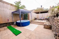 3 Br Spacious Cardiff Home • Hot Tub & Game Room - อ่างจากุชชี่