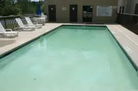 Hampton Inn Madison - Pool