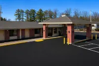Travelodge by Wyndham Jackson I-40 Exit 82 - parkir